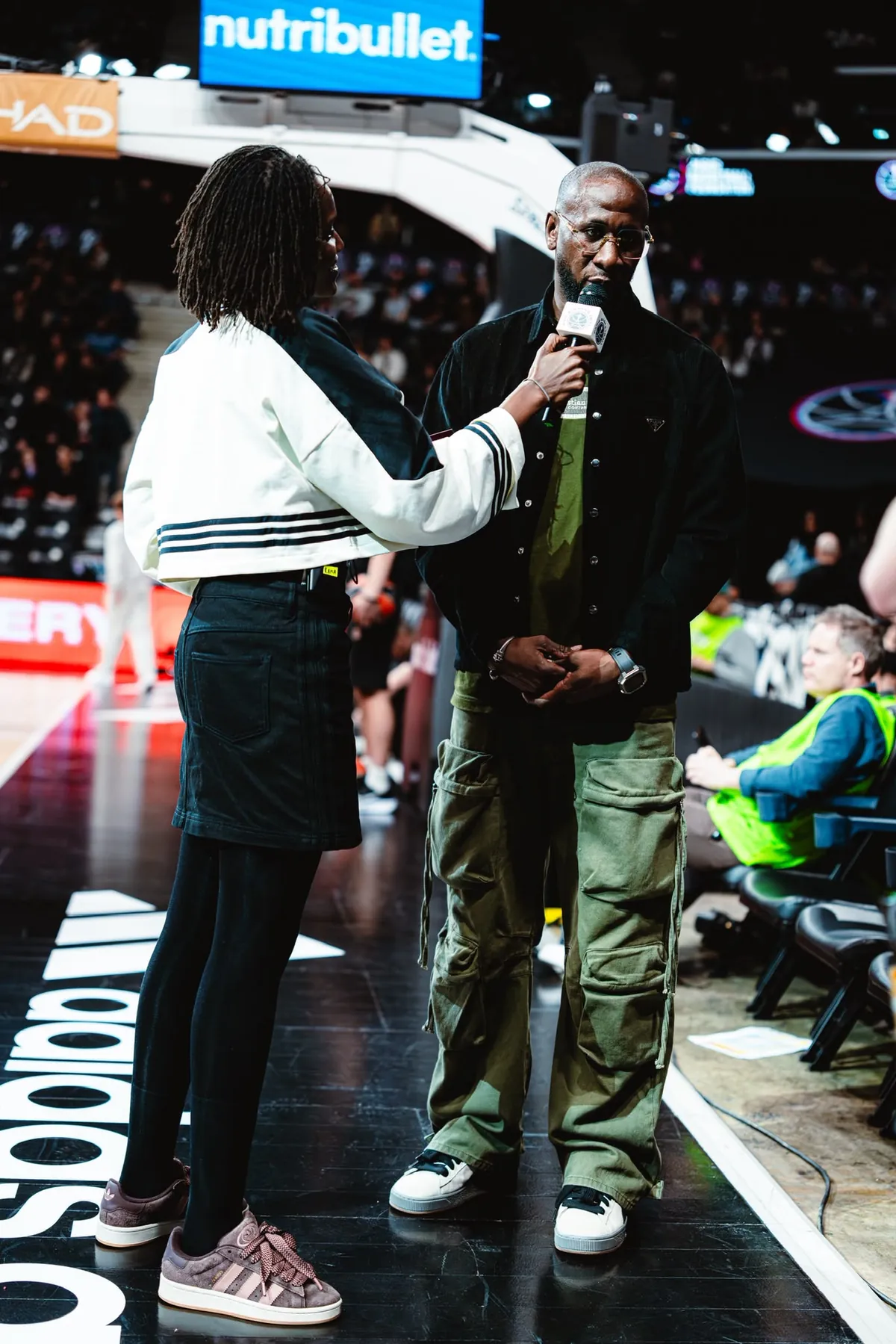 Bams Kanté interviewé sur le parquet du Paris Basketball